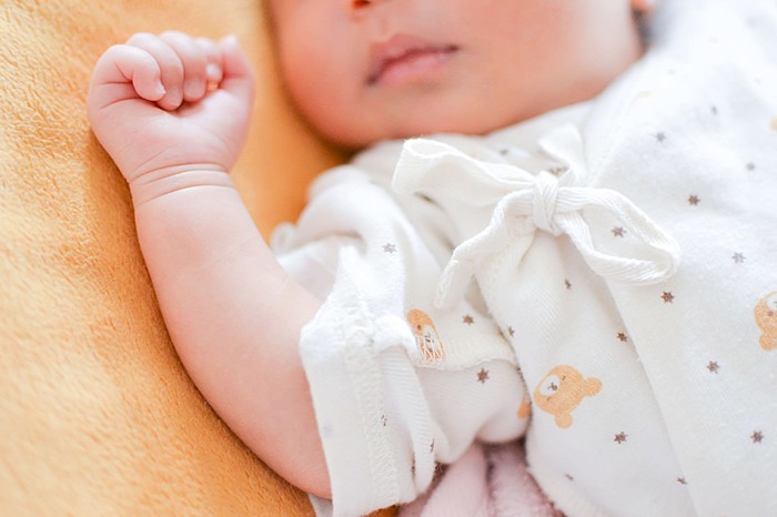 生後1か月の赤ちゃんの特徴とは？5つのお世話のコツと注意点を紹介