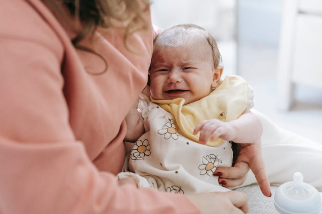 新生児が泣く理由とは？子どもが泣き続ける場合の対処法も紹介！