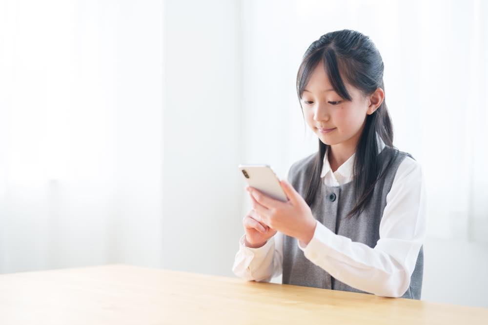 キッズ携帯でLINEを使うことは可能？キッズ携帯とアプリについて